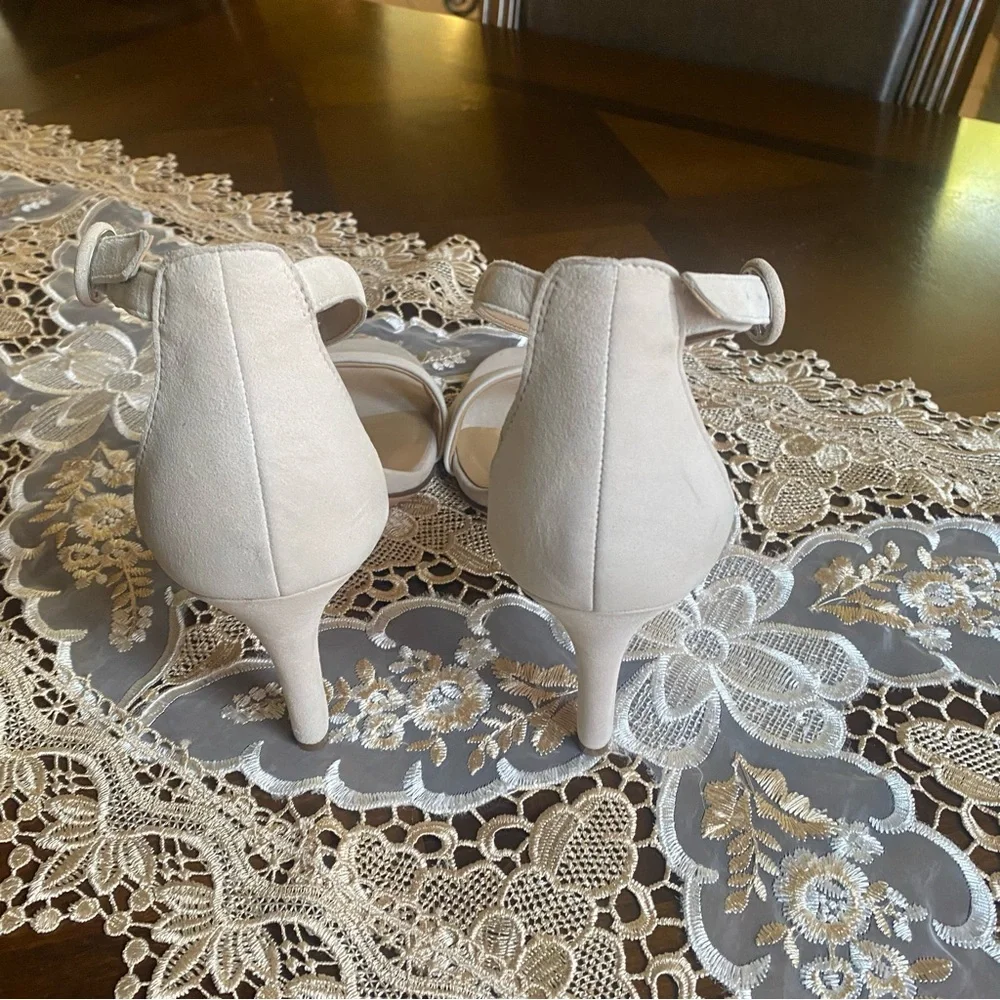 Naturalizer ankle strap heels EUC
